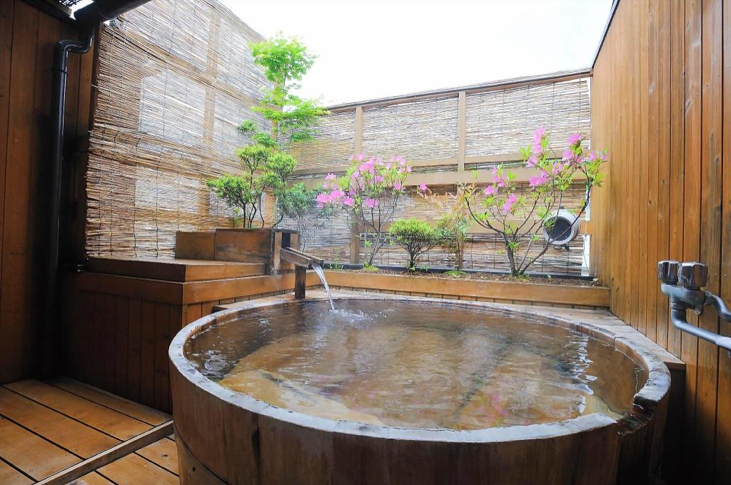 Private bath and sauna detail in Kuon Special Room at KOKUYA