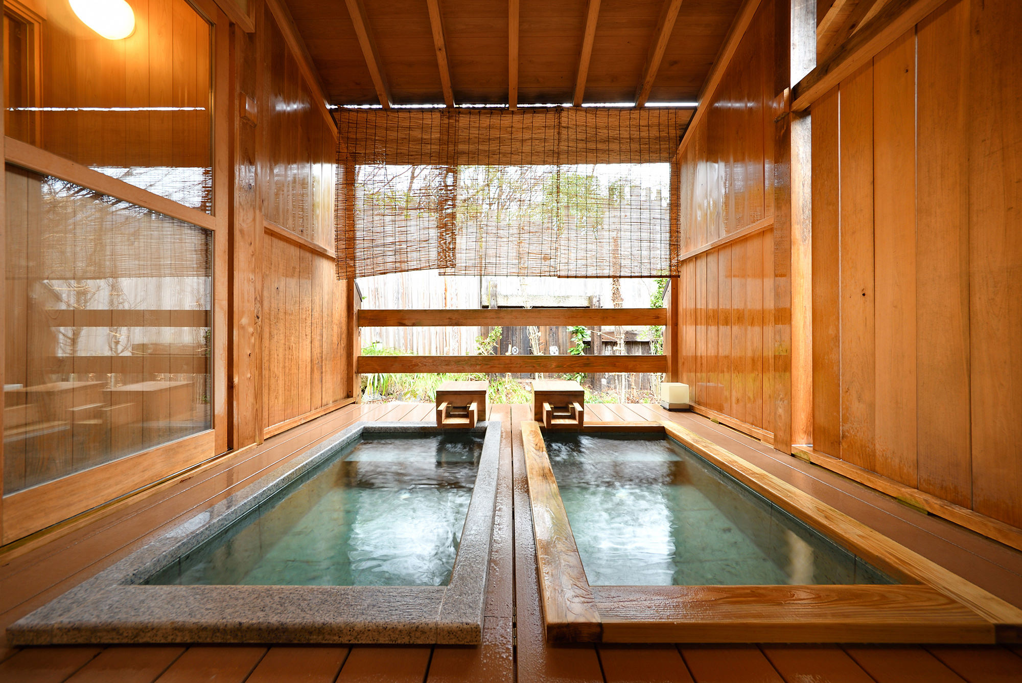 Twin private hot-spring tubs in Syoubun’s Rindo detached room