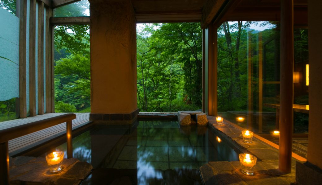 Sheltered private hot-spring bath in Bettei Senjuan’s official Western-style twin category